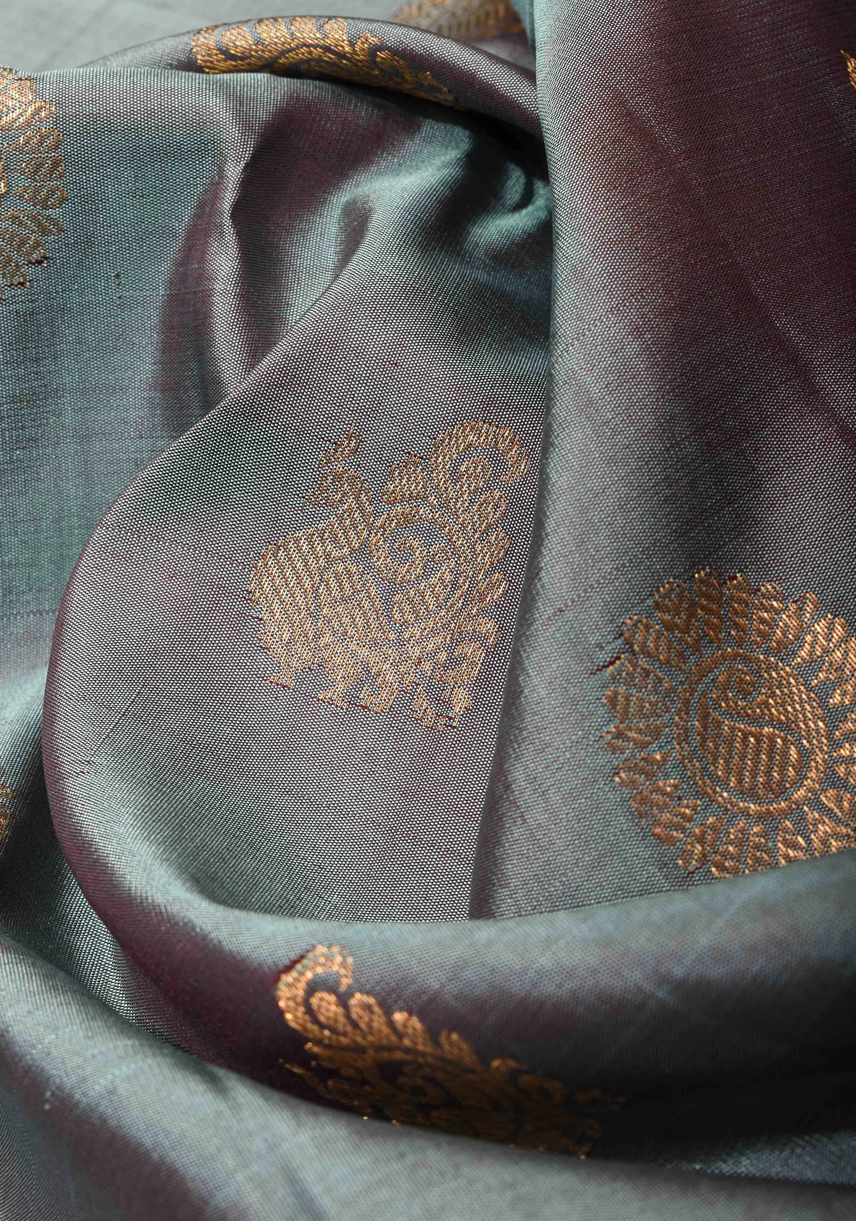 Gray Dual Tone Pure Gadwal Silk Saree with Zari Buttas and Wide Zari Contrast Border | SILK MARK CERTIFIED