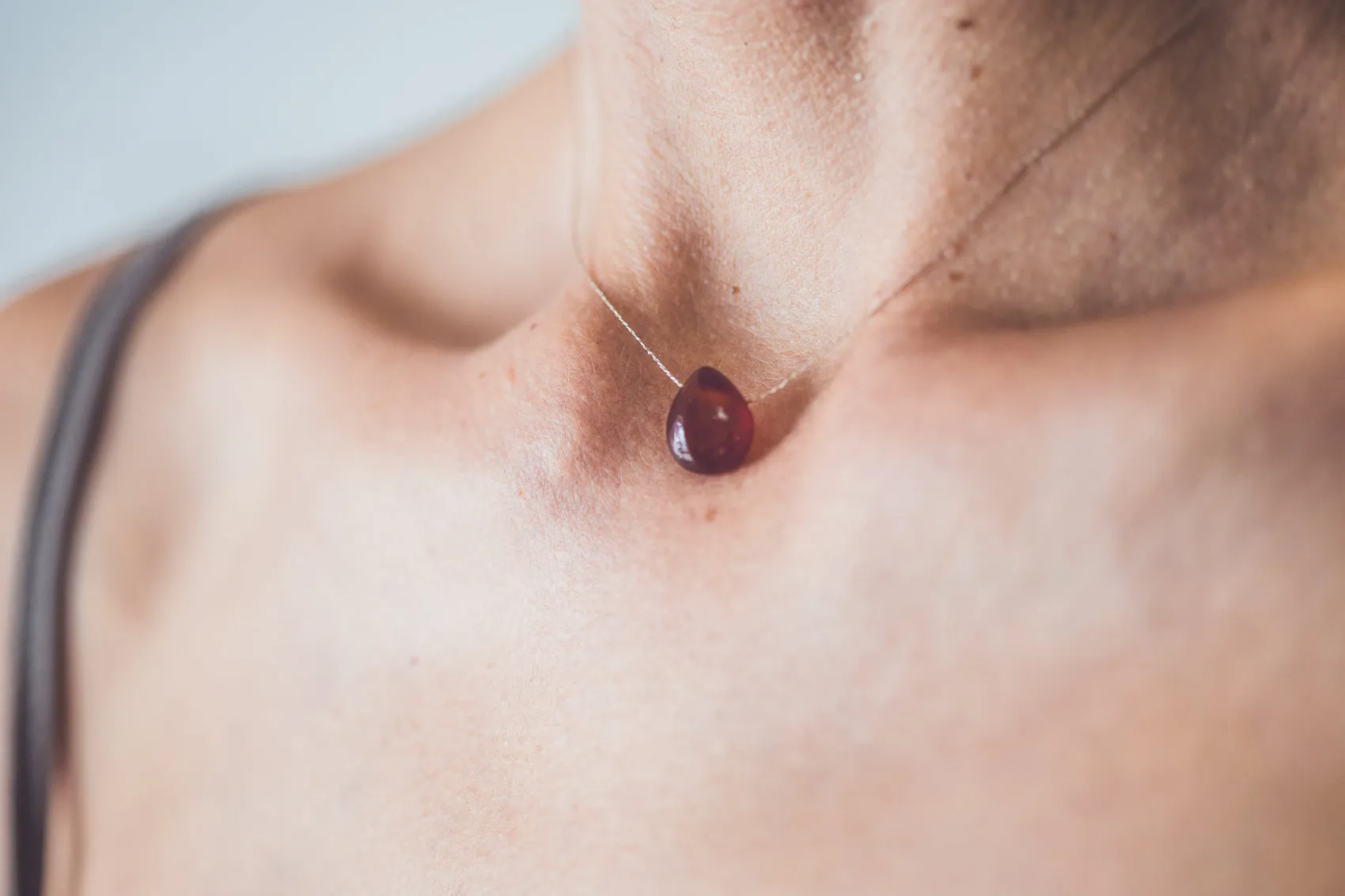 PURE CRYSTAL NECKLACE