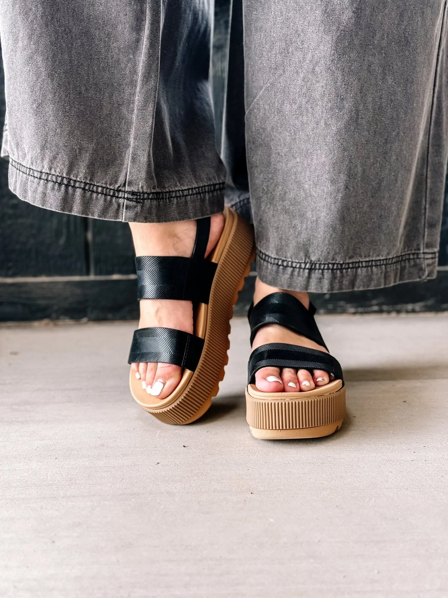 Reef Water Vista Higher - Black/Tan